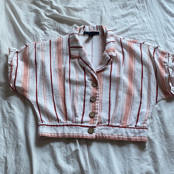 FOREVER21 cropped button up top - Picture 1 of 3
